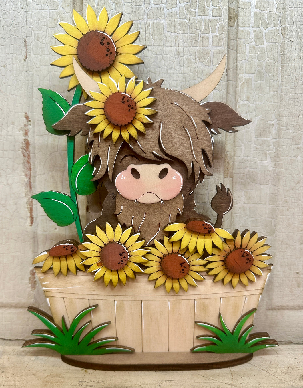 Sunflower Highland Cow In Wood Tub - Unpainted