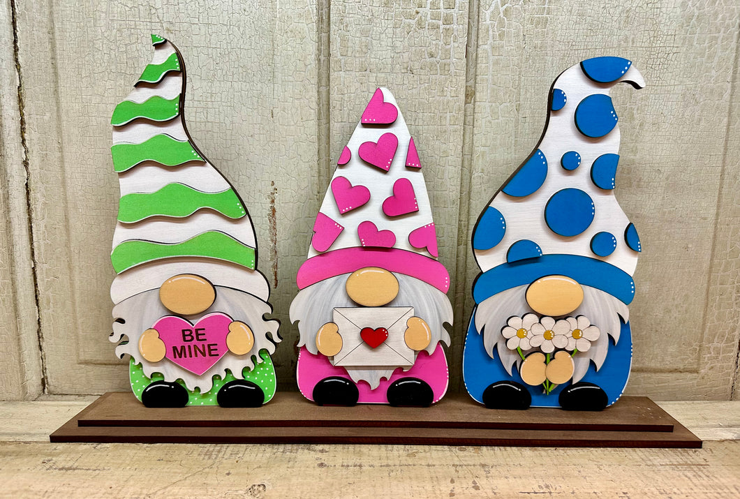 3 Valentine Gnomes Shelf Sitter - Unpainted